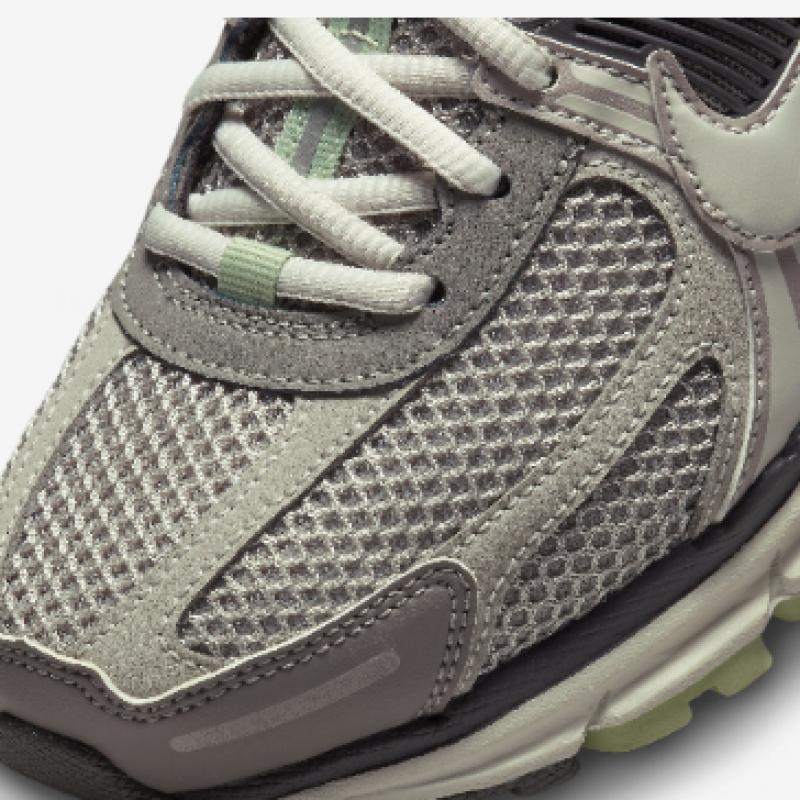 [Nike] Nike Zoom Vomero 5 Cobblestone   Flat Pewter Fb8825 001