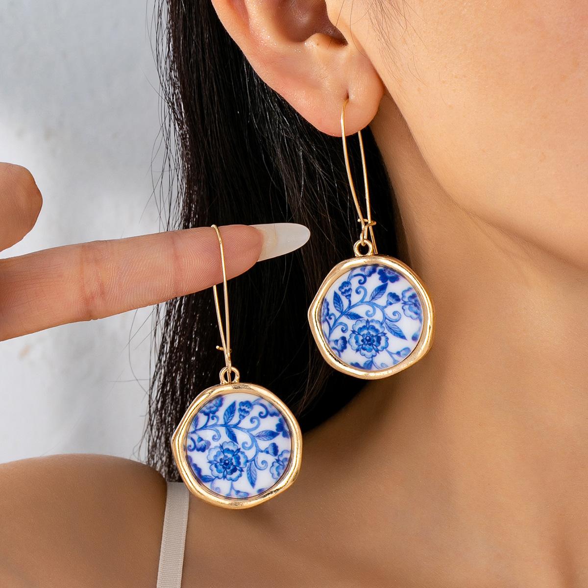 

Модные серьги-подвески для женщин золотой