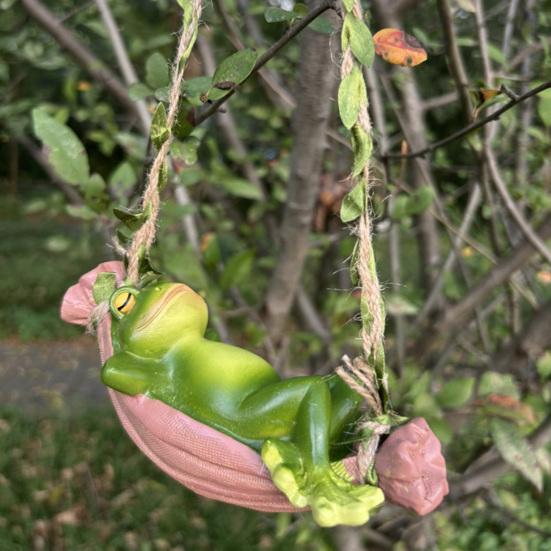 Ornament Agățat Broască Balansând Grădină Exterioară Agățat de Copac Statuetă Broască Culcată Dormind Rășină Desene Animate Animal Sculptură Decor