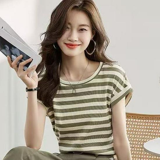 

Women s Striped Summer T-shirt & Skirt Two-Piece Set M (80-105 lbs)