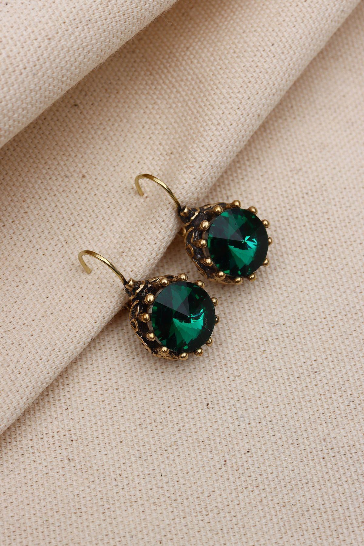 

Настоящие серьги с круглыми зелеными камнями