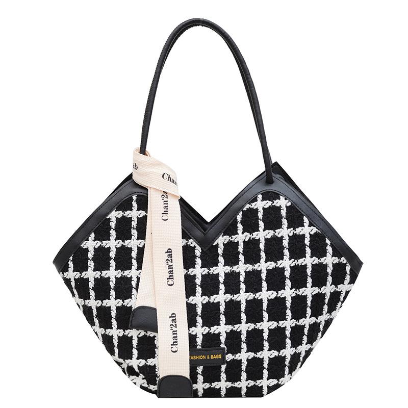 Large-Capacity Plaid Women'S Bags Are Popular This Year. Shoulder Bags, Korean Plaid Underarm Bags, Fashionable And Versatile Tote Bags Are Trendy.