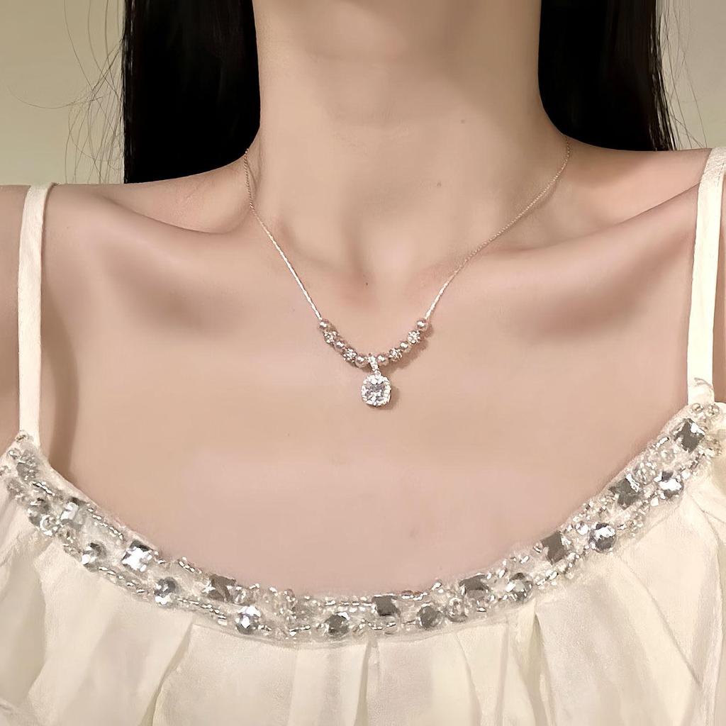 Korean Zircon Pendant Pearl Necklace: Chic, Versatile Clavicle Chain for Women