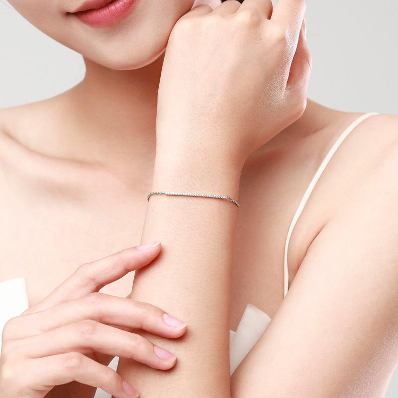 S925 Silber Neues leichtes Luxusarmband Damenmode Einfaches Instagram Trendy Diamantset Reines Silber Vielseitiges Kunsthandwerk