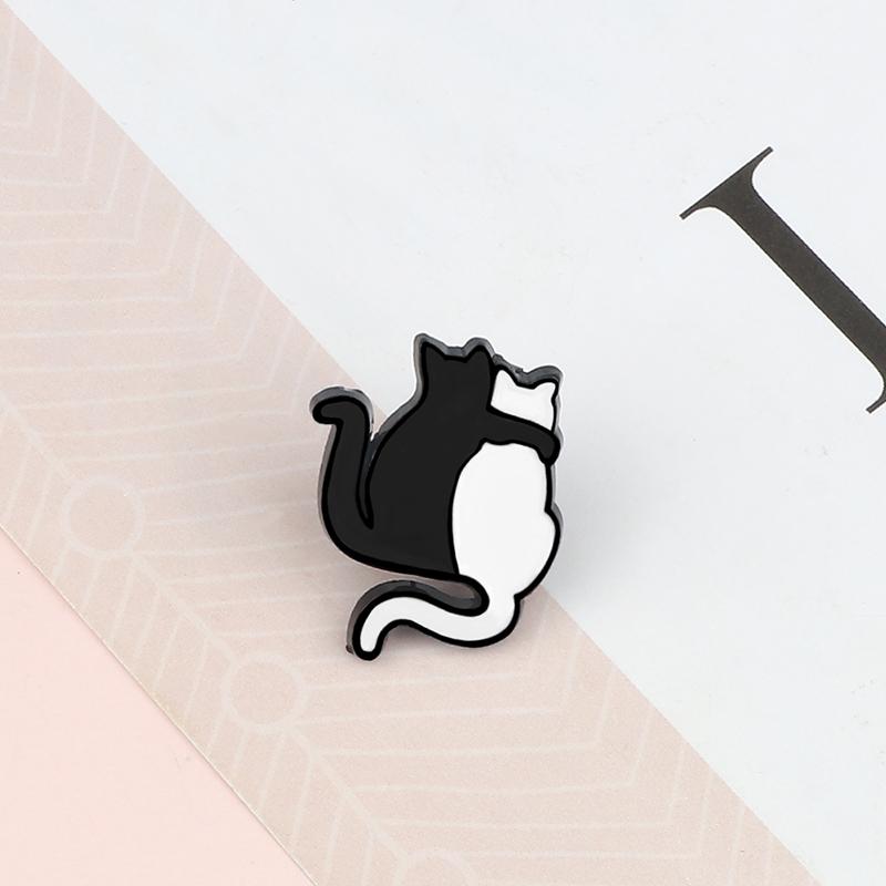 Cute Animal Cats Brooch Cartoon Black And White Cat Enamel Pins Custom Denim Backpack Lapel Pin Jewelry Gifts For Couple Friends
