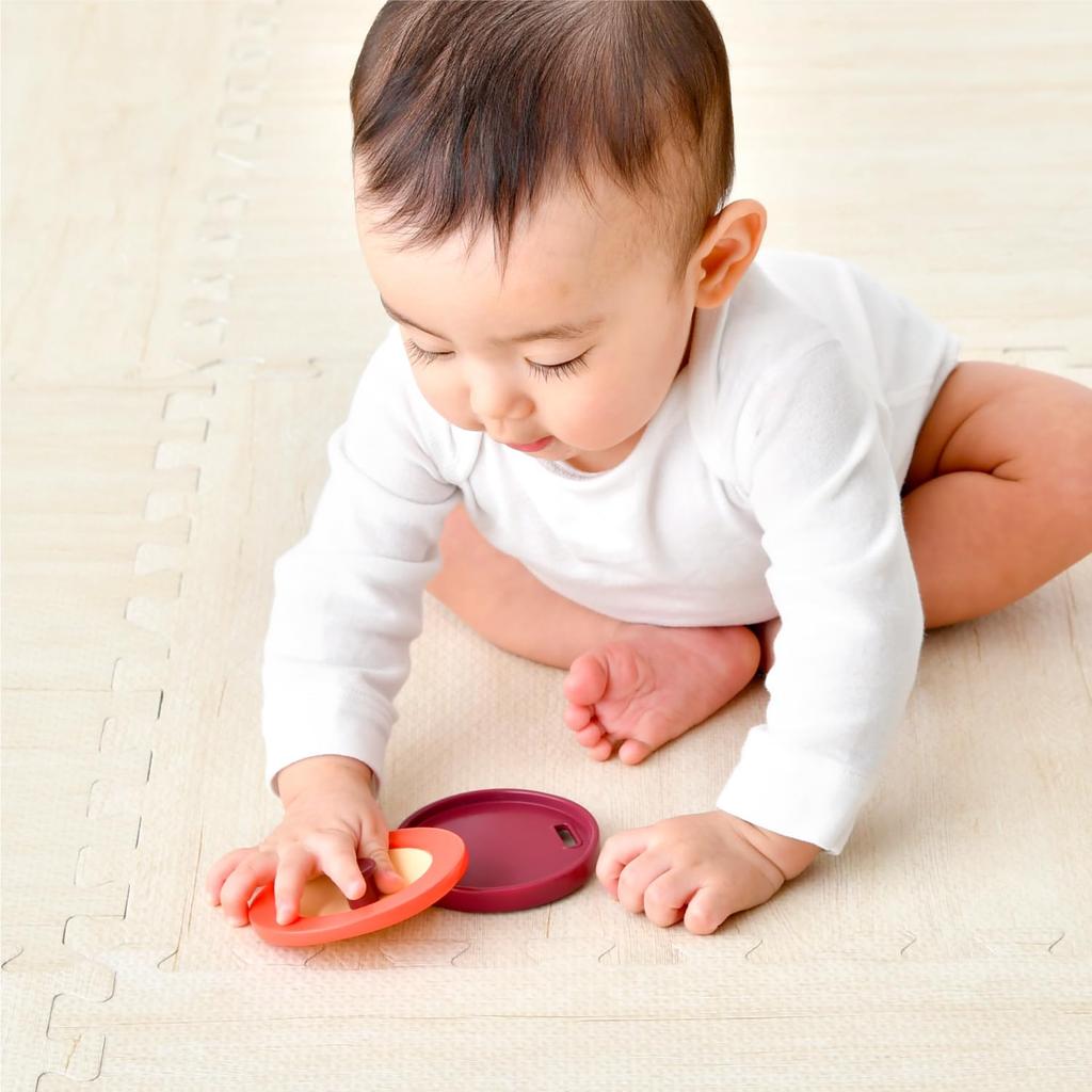 People Baby Observation Series TB-164: A Disc That Will Never Let Go, Born from Research on Fingertip Tinkering for Newborns