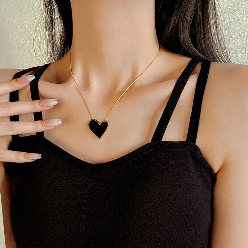 Collana Sexy Europea e Americana con Ciondolo a Cuore di Pesca Nero in Acciaio Inossidabile per Ragazza Accessori Collana Sexy per Donna Regalo