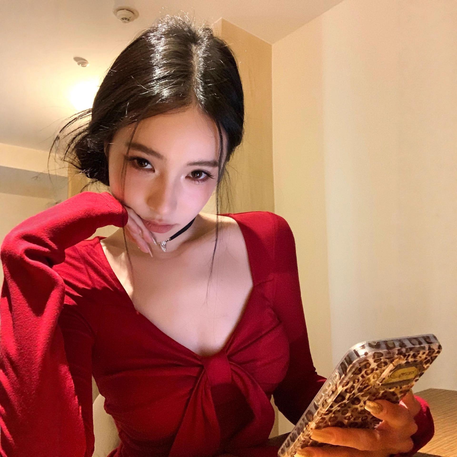 

Women s Red Lace-up Bow Long-Sleeve Slim-Fit Square Neck Top for Autumn/Winter Large красный