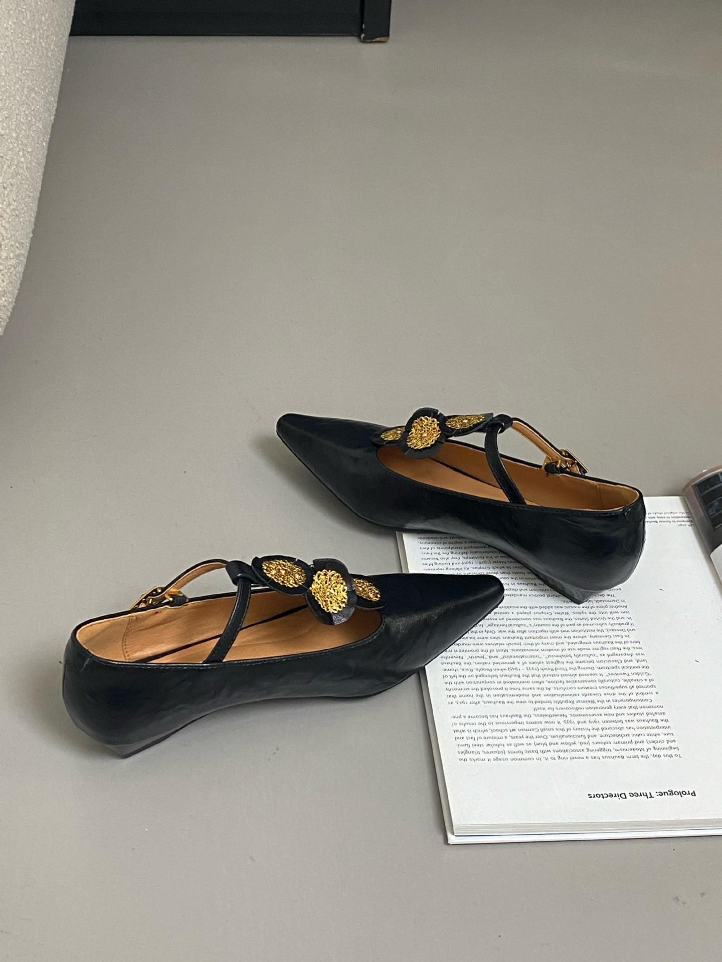 Women`s Pointed Toe Low Heel Summer