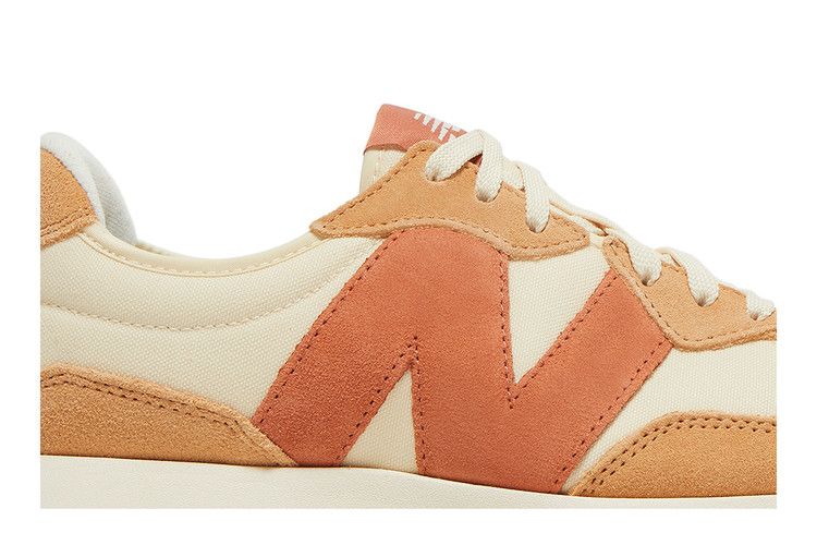 New Balance 327 'Macadamianuss'