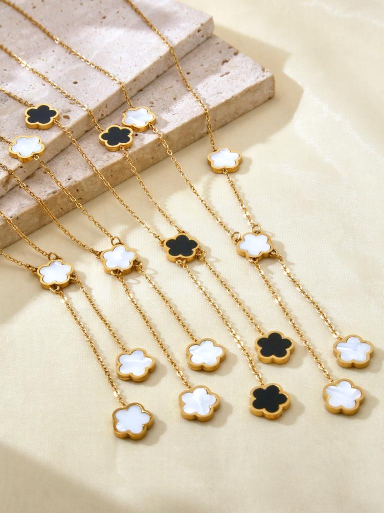 Koreanskt mode temperament litet fräscht rostfritt stål 18K guldpläterat zirkonmor femklöver blomma halsband kvinna