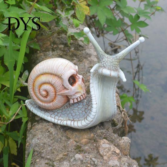 Lifelike Snail Sculpture Halloween Skull Statue, Gothic Home Decor, Creative Resin Crafts Gifts Ornaments for Outdoor Garden Patio Lawn Porch Desktop
