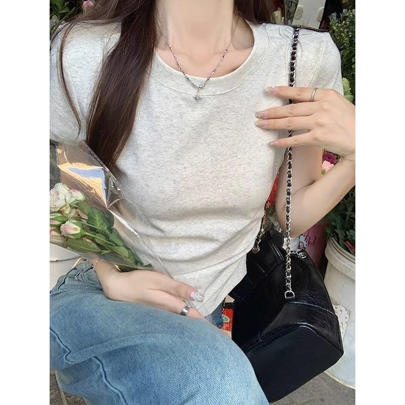 Koreański uniwersalny krótki top w stylu BM w jednolitym kolorze z plisami bocznymi, krótkim rękawem, lato 2024, biały damski T-shirt