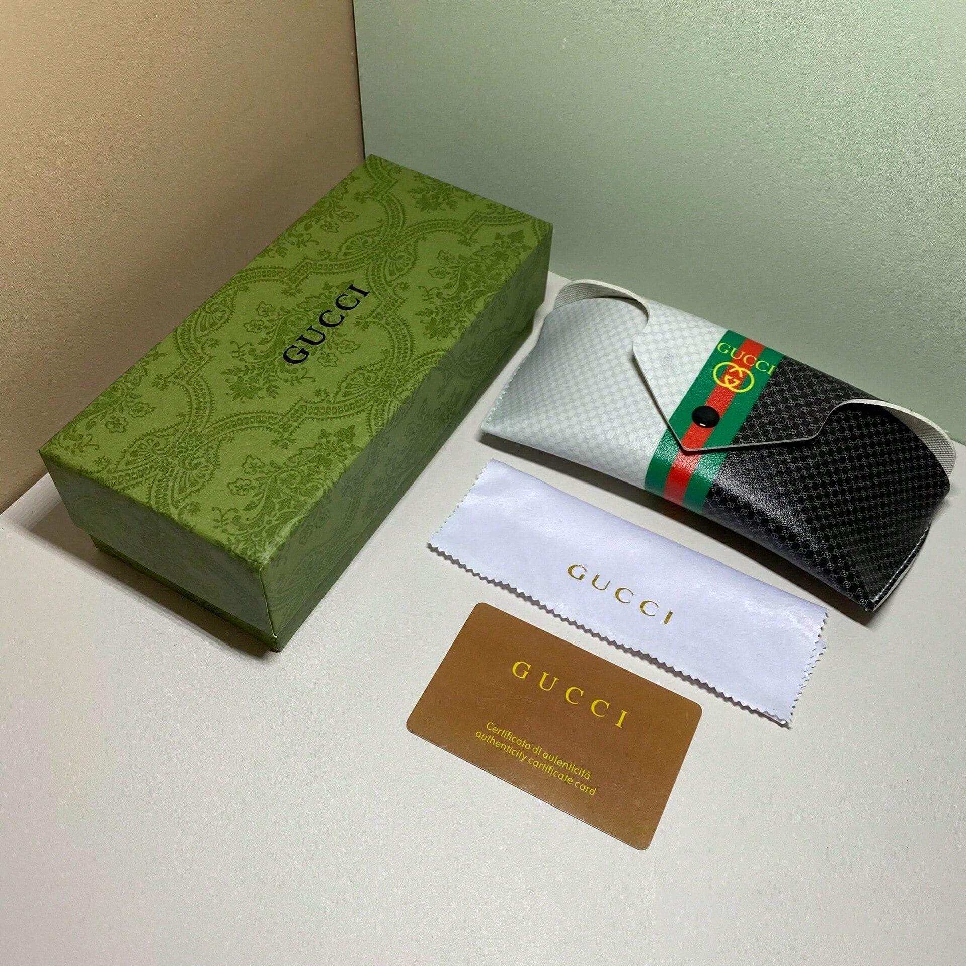 

Роскошный складной футляр для солнцезащитных очков Gucci разноцветный