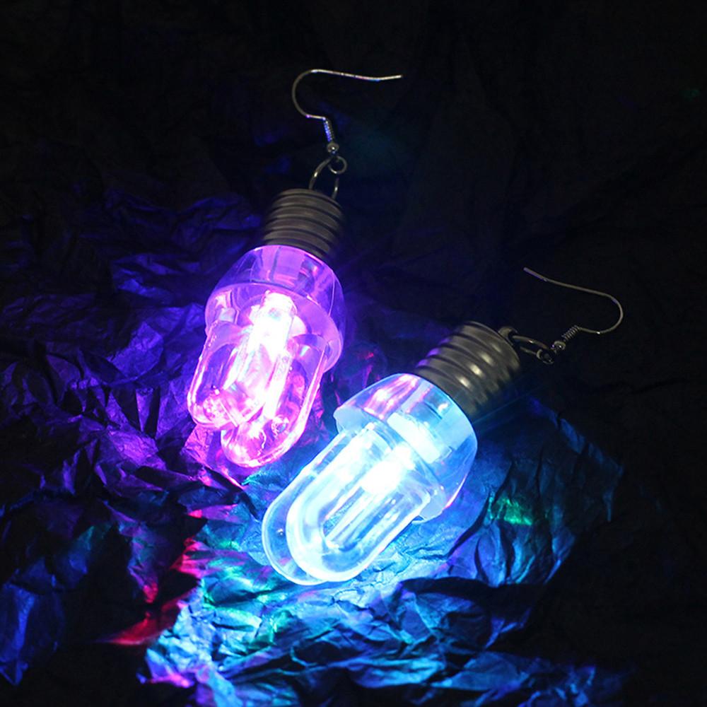 LED-Glühbirnenförmige Ohrringe Kreativ und Lustig Freund Geschenk Dekorationszubehör