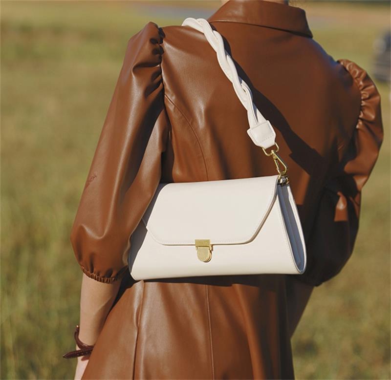 IELGY Geflochtener Schultergurt Einfarbig Gedrehter Schultergurt Verschluss Französischer Stil Golden Vintage Schlichter Stil Tide Kette Messenger Bag