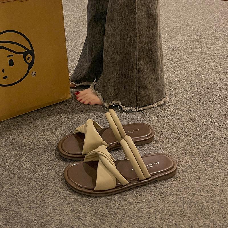 Flat bottom wearing cool slippers women's summer new beautiful pregnant women one word drag holiday beach two sandals