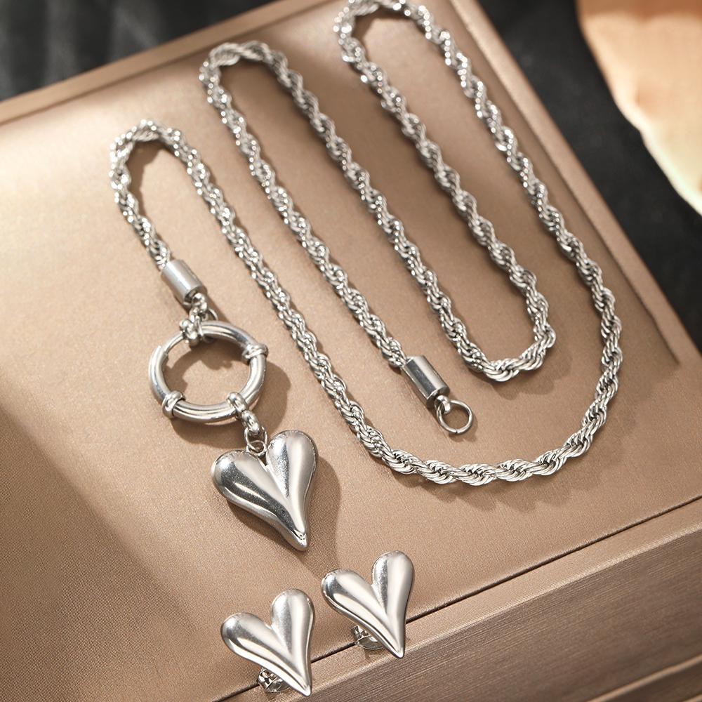Stainless Steel Necklace Superior Feeling Delicate Twist Chain Chic Heart Pendant Gorgeous Necklace For Women Zircon Handmade