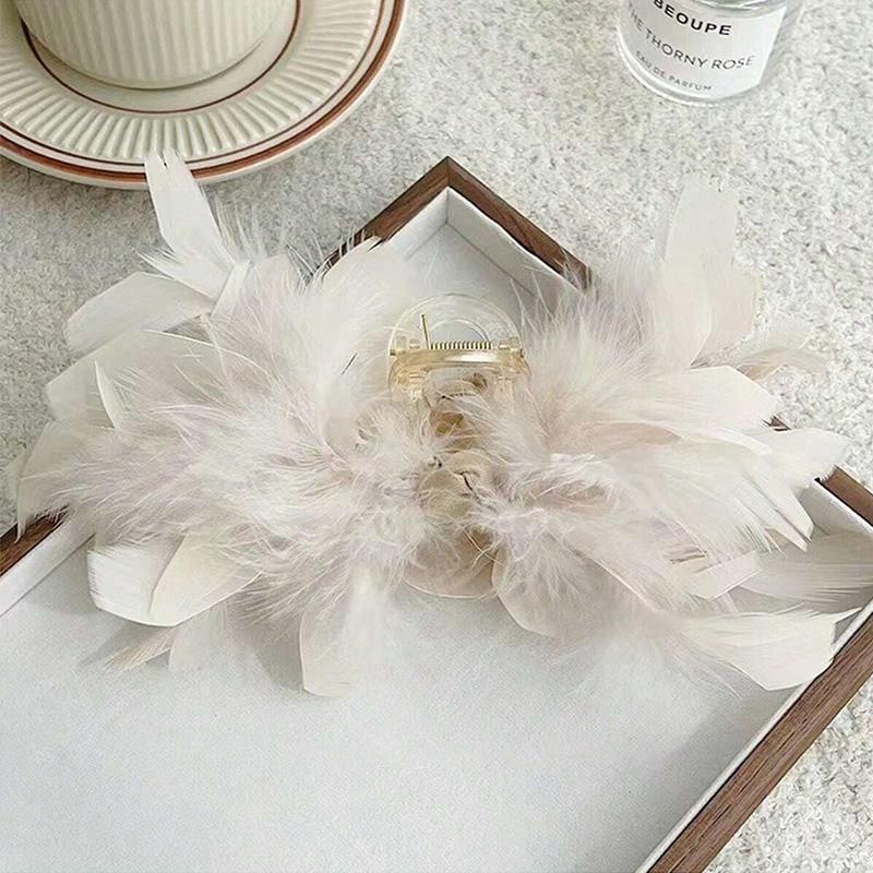 1pc Women's Multi Color Super Fairy Ostrich Hair Large Shark Clip Hairpin Fashionable and Premium