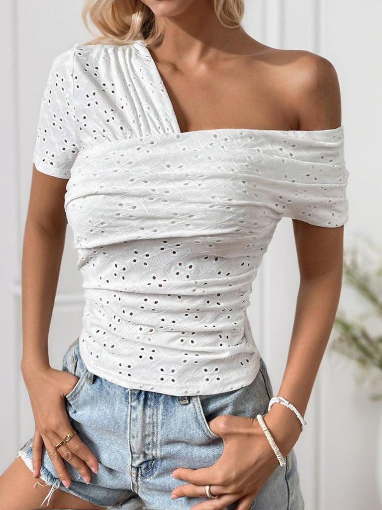 European One-Shoulder Polka Dot Slim T-Shirt with Slanted Neck and Hollow Design