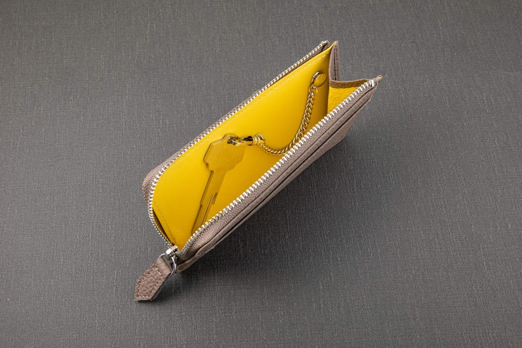 [GRAMAS] Shrunken Calf Leather Flat Zip Wallet in Red with Genuine Leather L-Shaped Zipper and Keychain