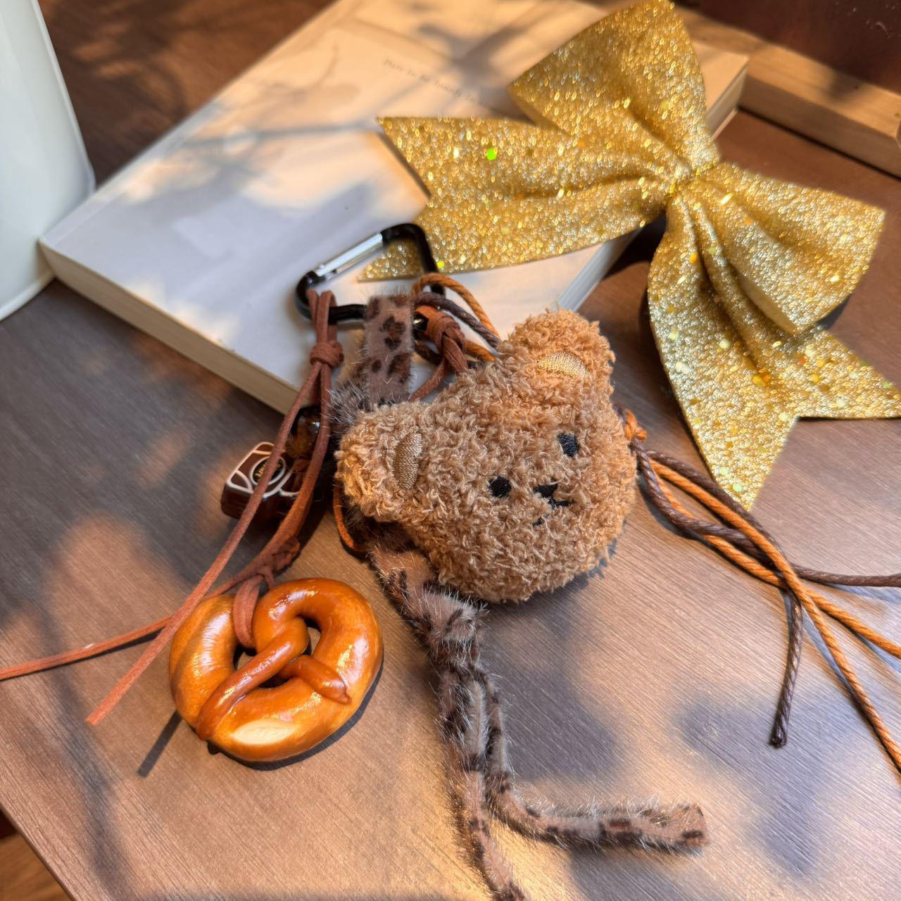 

Милый брелок-подвеска для сумки в виде кренделя ручной работы A165 Fits Accessory Attachments