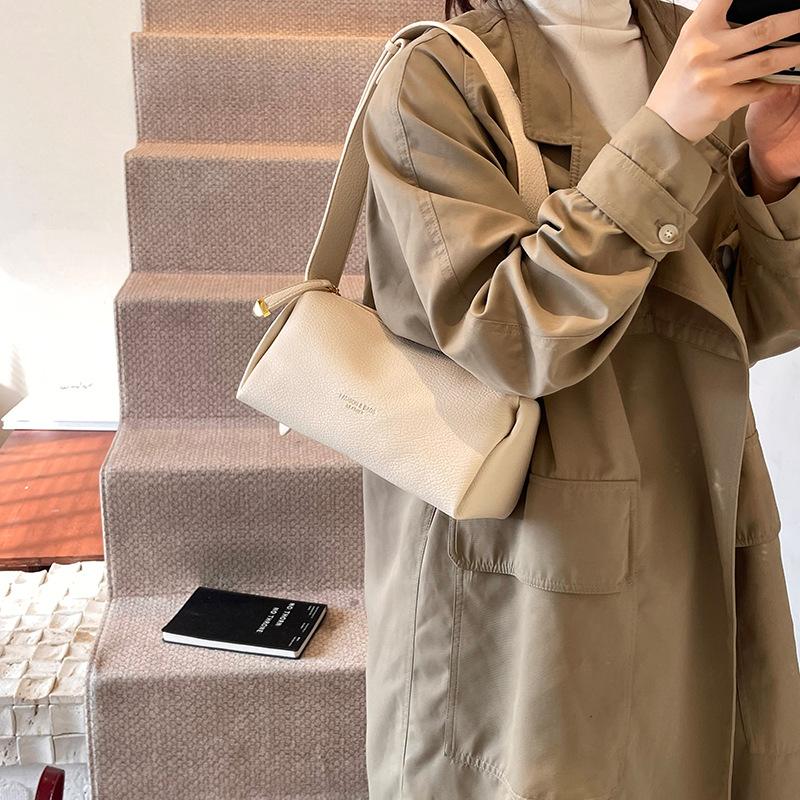 This year's popular bag women's large-capacity 2025 autumn new shoulder messenger bag fashionable niche texture pillow bag