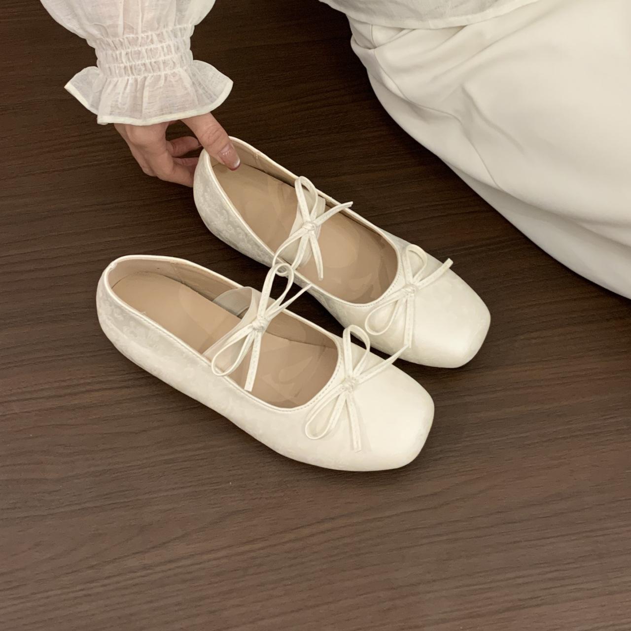 

Французские маленькие балетки на скрытой платформе, женские ретро туфли Мэри Джейн с бантом на одном ремешке, маленькие кожаные туфли 40 бежевый