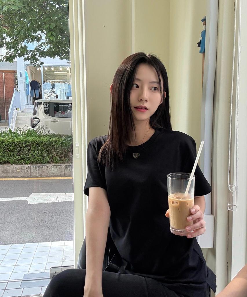 Leobeumiopisyeol Pendant T-Shirt Black