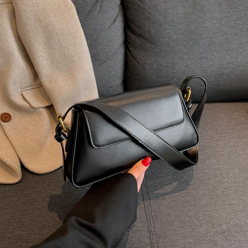 Today's popular new trendy fashion baguette small square bag niche design solid color single shoulder underarm commuter women's bag
