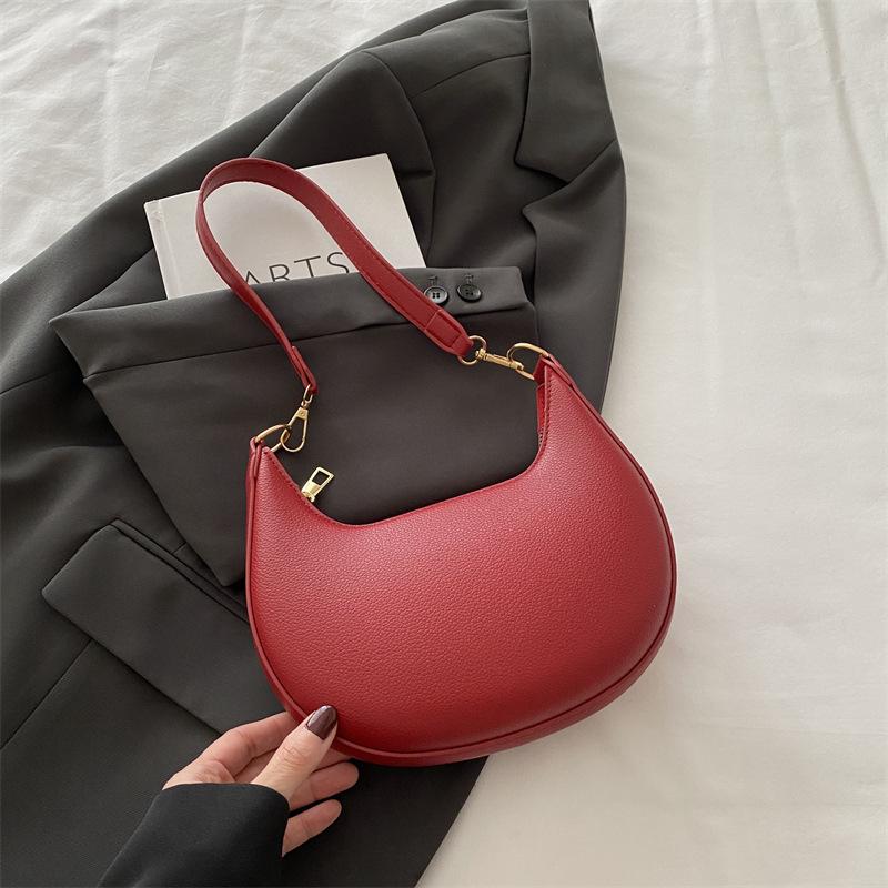 

Дизайнерская женская сумка 2025 года, ранняя весна, модная повседневная сумка в форме полумесяца, однотонная сумка через плечо для женщин красный