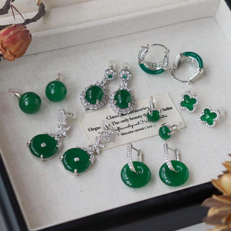 Kolczyki z cyrkoniami w stylu chińskim: Wykwintna moda retro z wszechstronnymi srebrnymi igłami dla wysokiej klasy, luksusowego wyglądu.