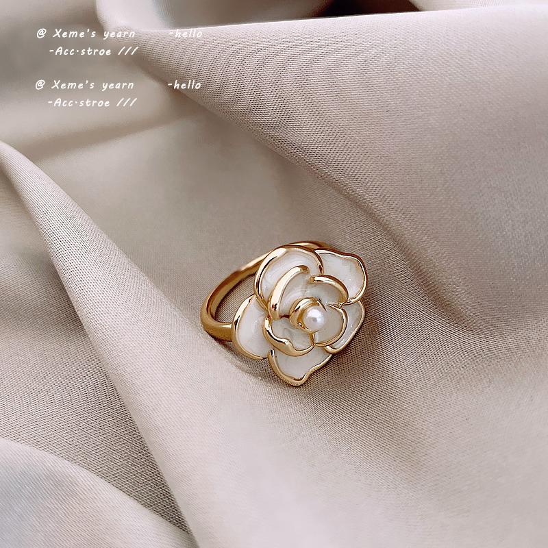 

French Romantic Elegant White Enamel Camellia Flower Pendant Necklace 2026 Women s Fashion Jewelry Luxury Accessories For Girls