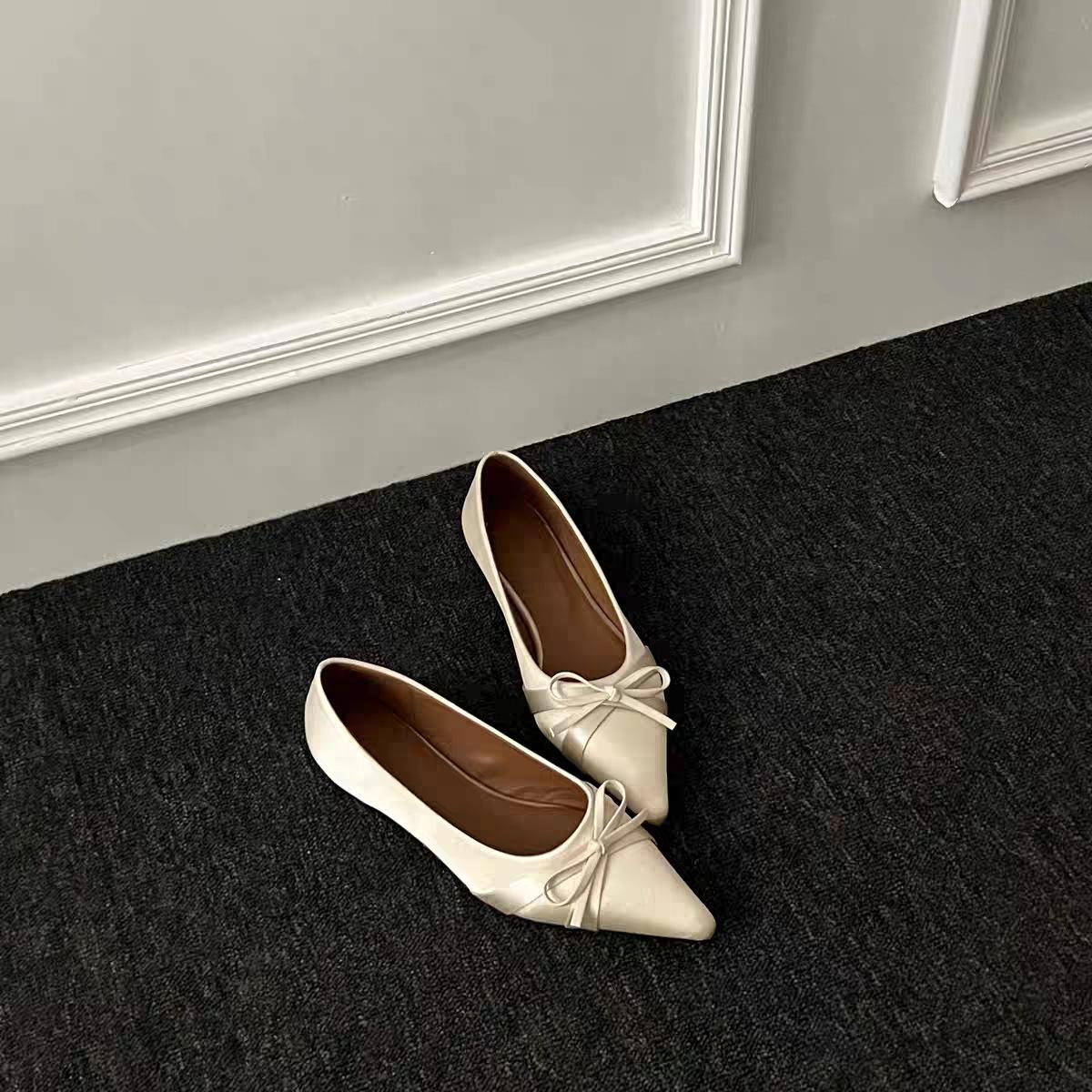 

Wind casual bow flat shoes autumn new products pointed head inner height increase shallow mouth single shoes bag head single shoes 40