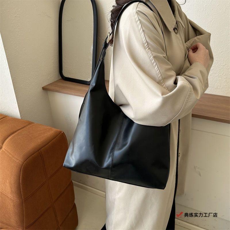 Large-capacity commuting new autumn and winter popular solid color simple texture casual oblique span single shoulder tote bag women