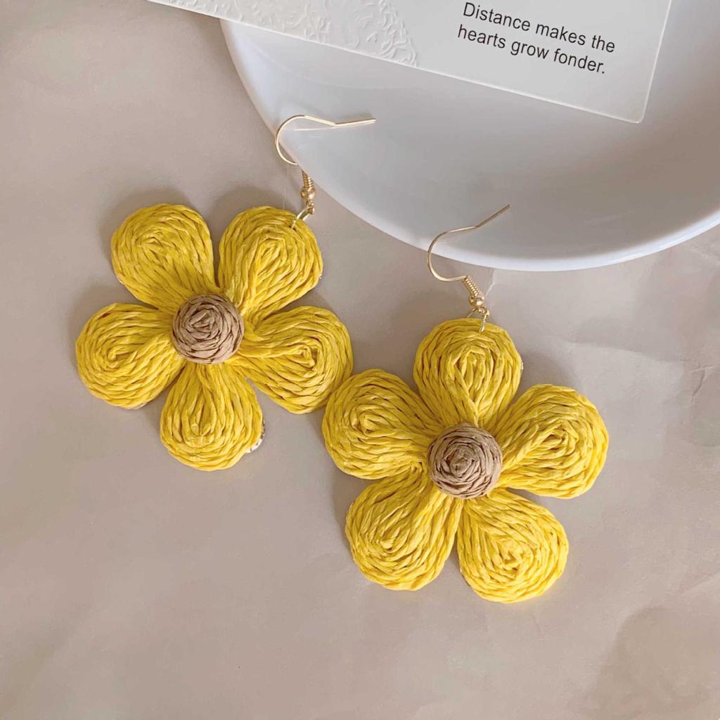 Summer flower earrings women's 2025 new high-end temperament earrings, earrings, pendants, niche design temperament earrings