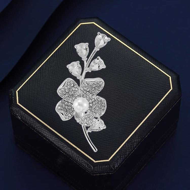 Full Diamond Plum Blossom Branch Brooch High-end Female Elegant Pearl Brooch Design Sense Pin Suit Accessories