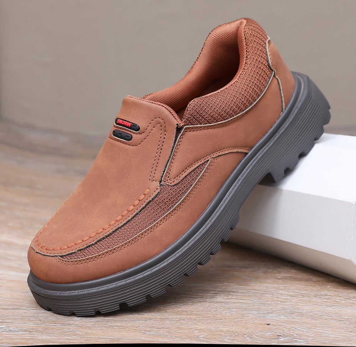 

New Men Casual Walking Shoes Loafers Sneakers Handmade Retro Leisure Loafers Shoes Zapatos Casuales Hombres Men Shoes 39 коричневий
