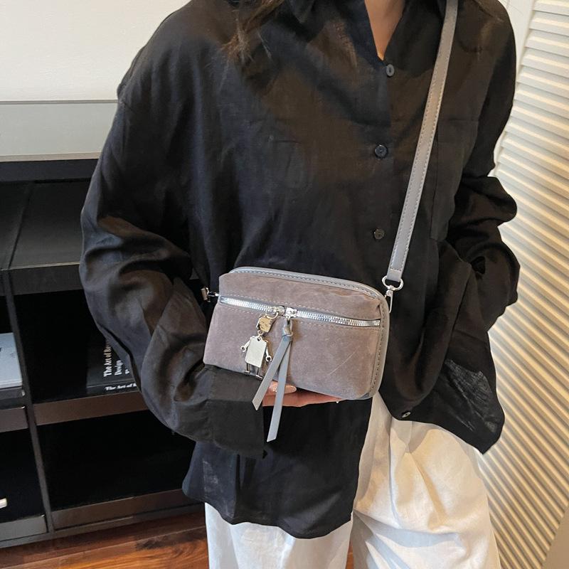 Retro Niche Suede Bag Women's 2025 New Autumn and Winter Versatile Messenger Bag Fashionable Mini Super Fire Mobile Phone Bag