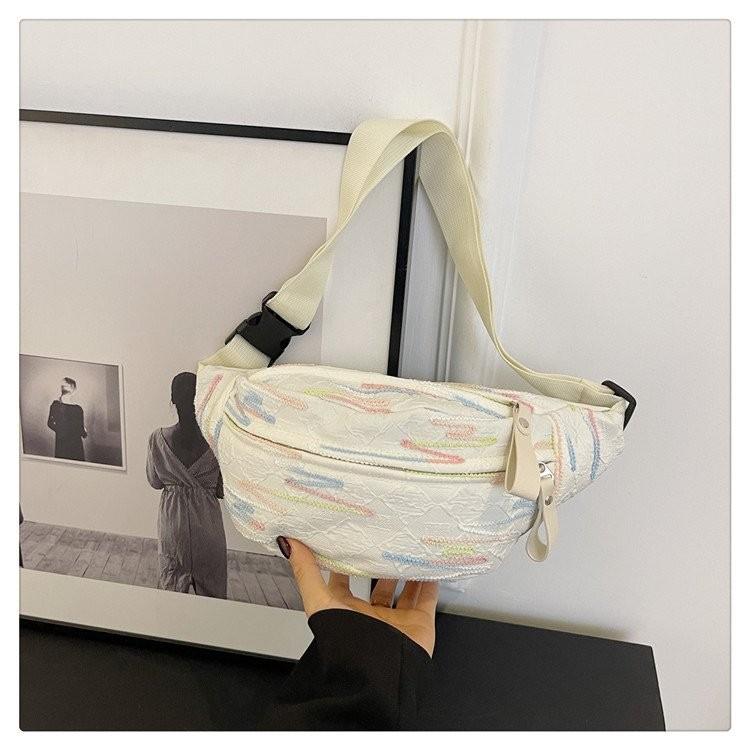 Элегантная городская минималистичная женская сумка-слинг 2024 Модный простой нагрудный рюкзак для повседневного использования белый