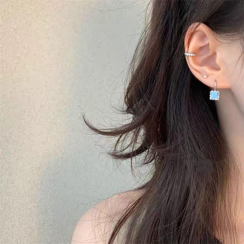 

Rock Sugar Super Flash Small Square Diamond Earrings Women S Small And Versatile Exquisite Premium Stud Earrings