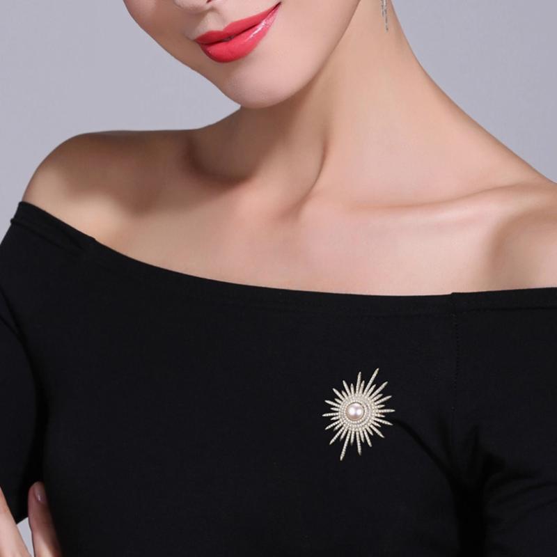 Gold Tone Sunburst Brooch Sparkly Rhinestones Faux Pearl Center 1Pcs Fashion Lapel Pin for Women Daily Wear Jacket Sweater Accessory
