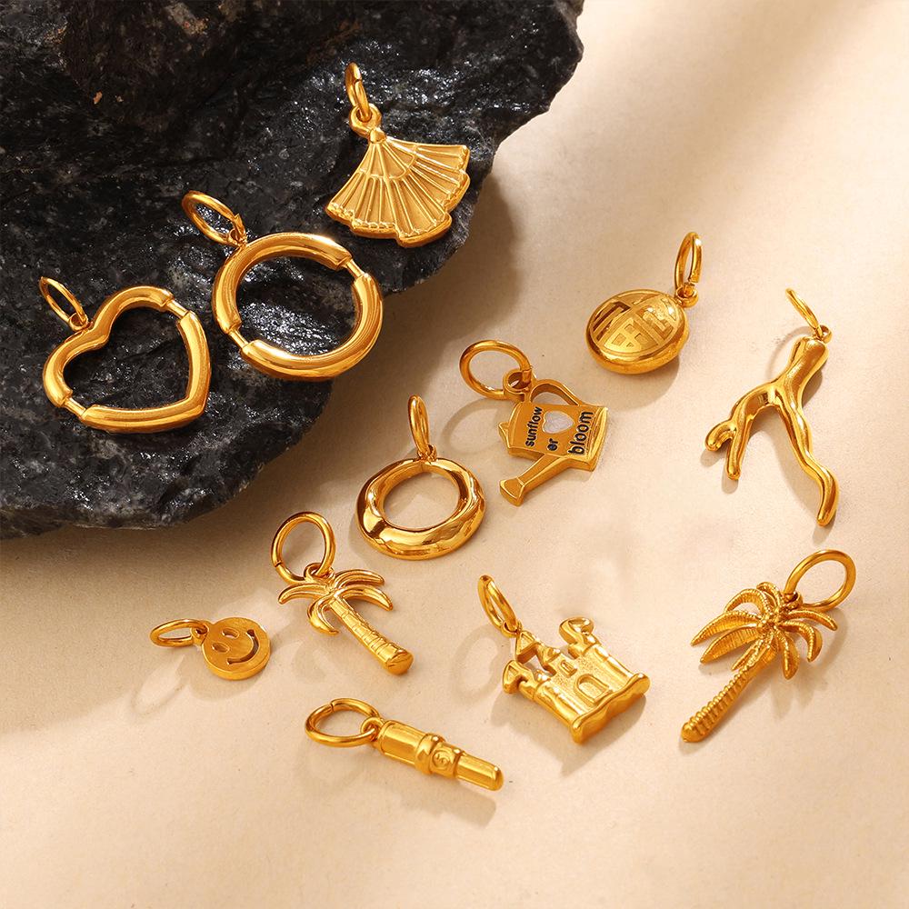 Exquisite Geometric Pendant: 3D Heart Camera Shape Jewelry
