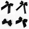 Schwarze Schleife Perlenbrosche für Damen Vielseitige Hemdkragen-Anstecknadeln Kleiderdekoration Schleifenband-Krawatte Schmuckzubehör Geschenke