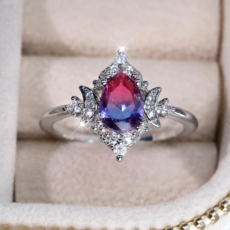 

Hot-selling new models gradually change the personality of white K rose blue water drop tourmaline crown ring no. 12