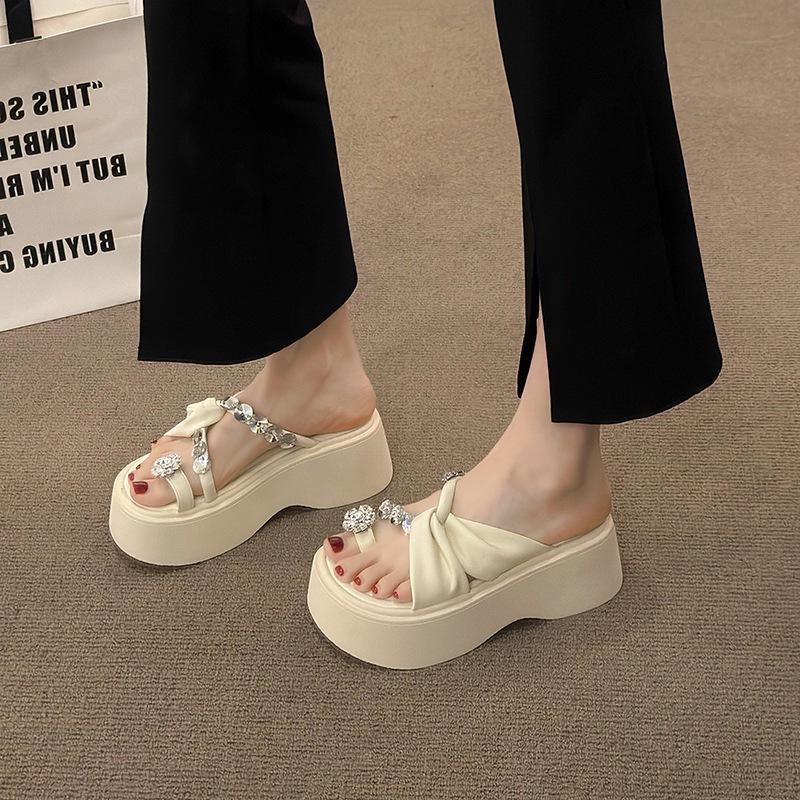 French silver slippers women's summer outer wear fashion 2025 new high-end rhinestone cover toe pinch thick-soled sandals