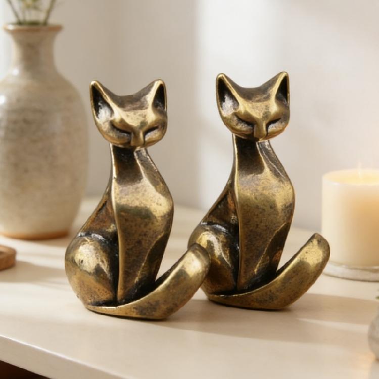 Delicate Cast Bronze Cats Figurine Fashionable Cats Sculpture Ornament Decorative Item For Coffee Table Bedsides Cabinet