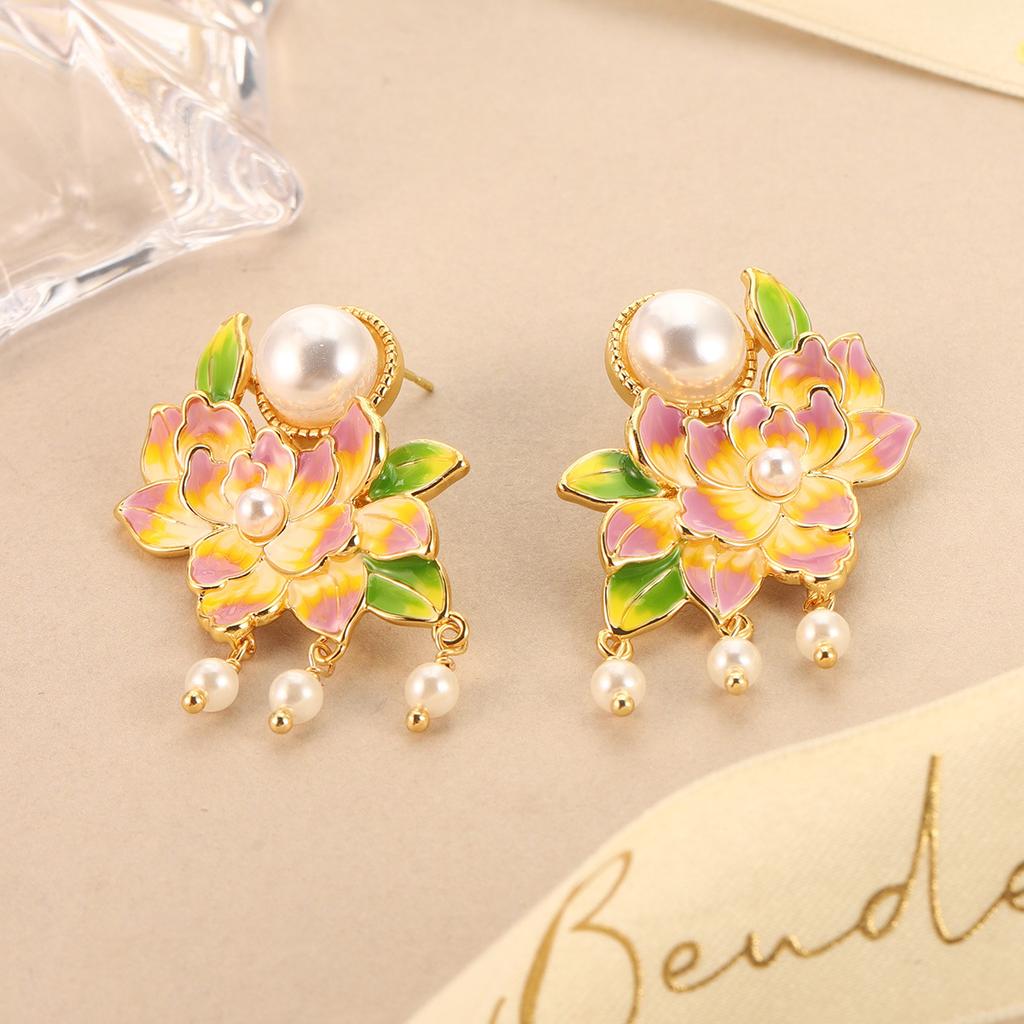 Flower Pearl Stud Earrings Enamel Oil Dripping Flower Mini Love Mori Design Sense Light Luxury Earrings Women