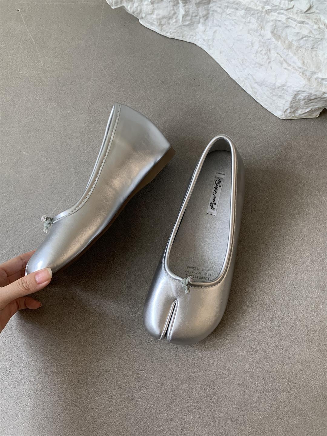 Женские балетки из мягкой кожи с раздельным носком и толстой подошвой высотой 5 см веснаосень 2024 г Size 35 2850₽