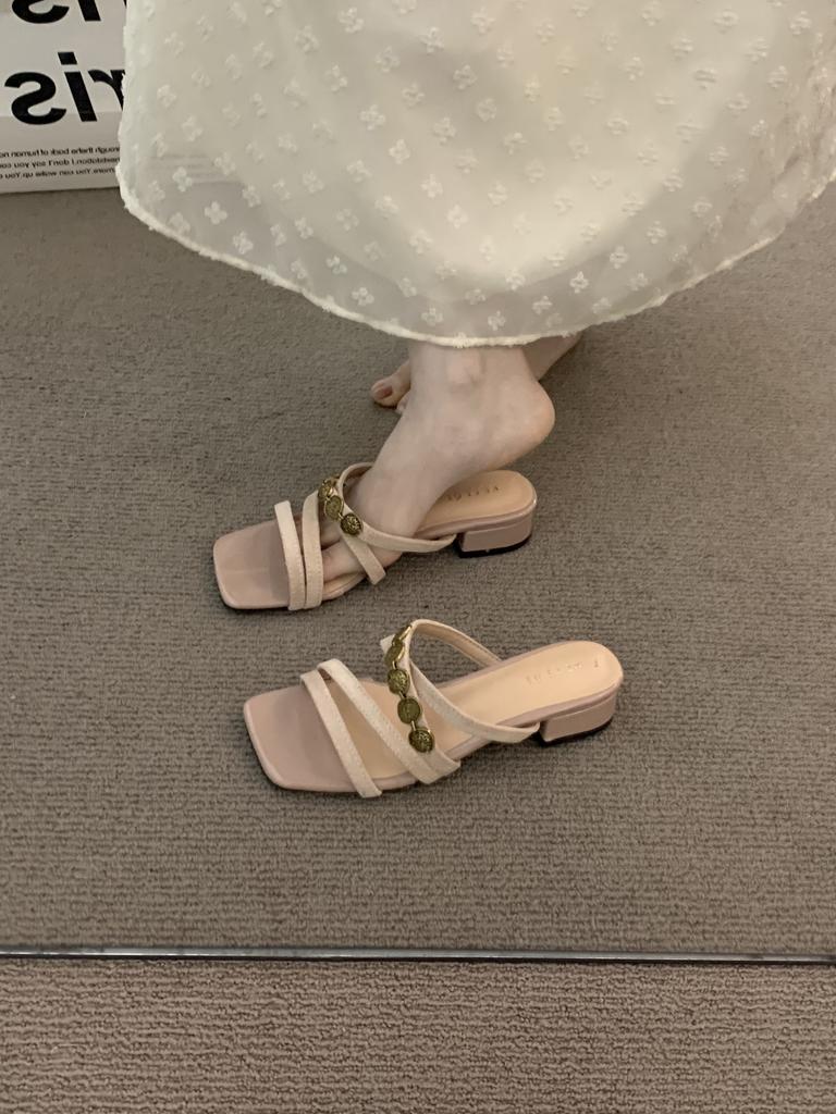 Niche thick heel French commuter outer slippers women's shoes 2025 summer skirt temperament evening breeze sandals